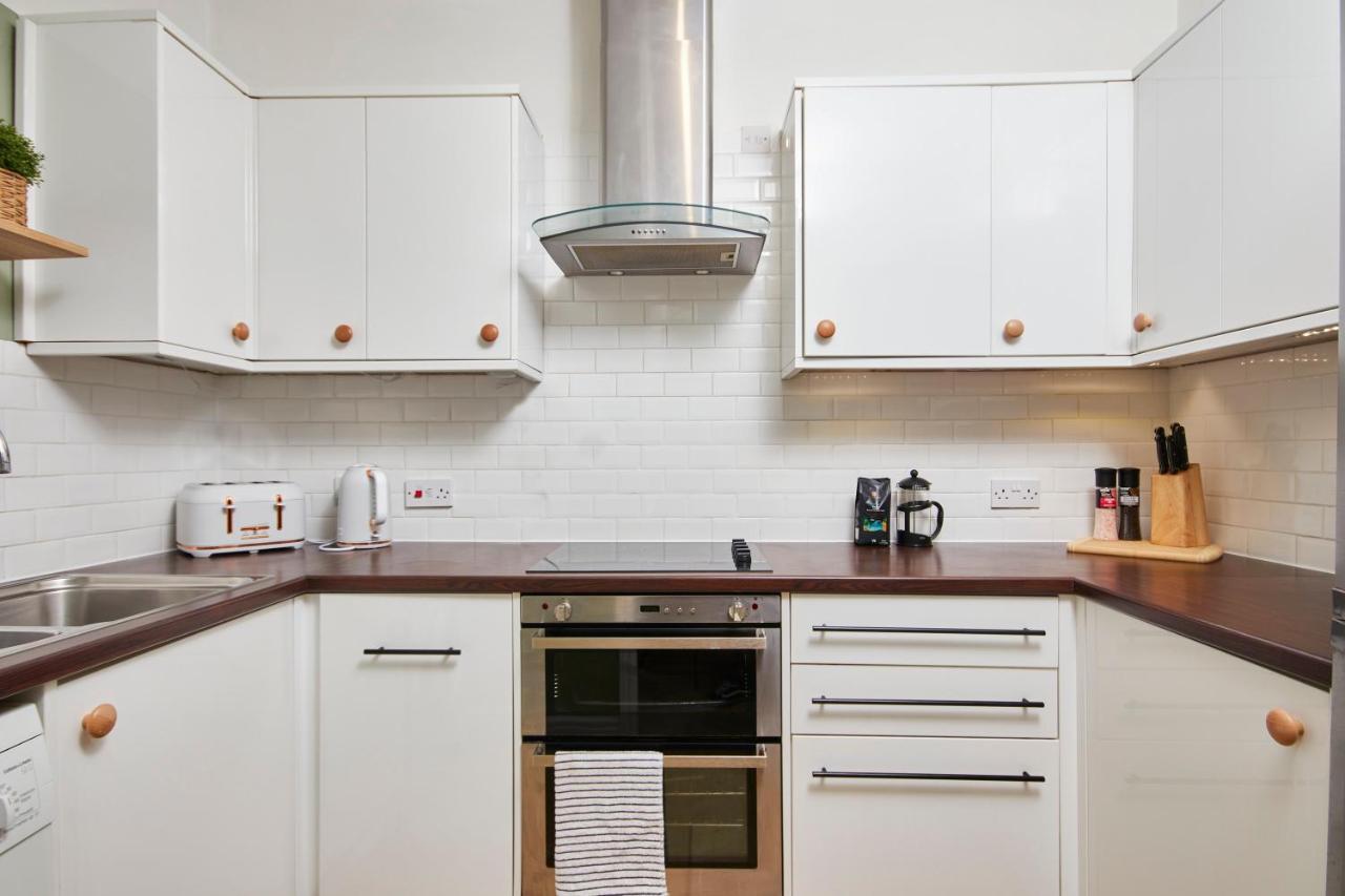 Wonderful Apartment in Bath wGarden - Sleeps 8 Buitenkant foto