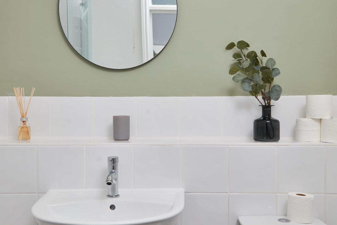 Wonderful Apartment in Bath wGarden - Sleeps 8 Buitenkant foto