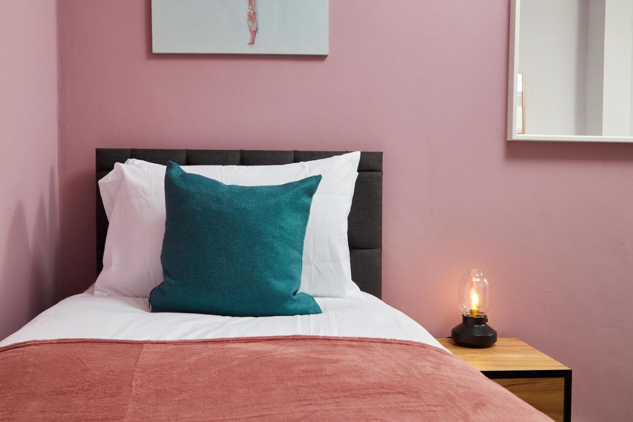 Wonderful Apartment in Bath wGarden - Sleeps 8 Buitenkant foto