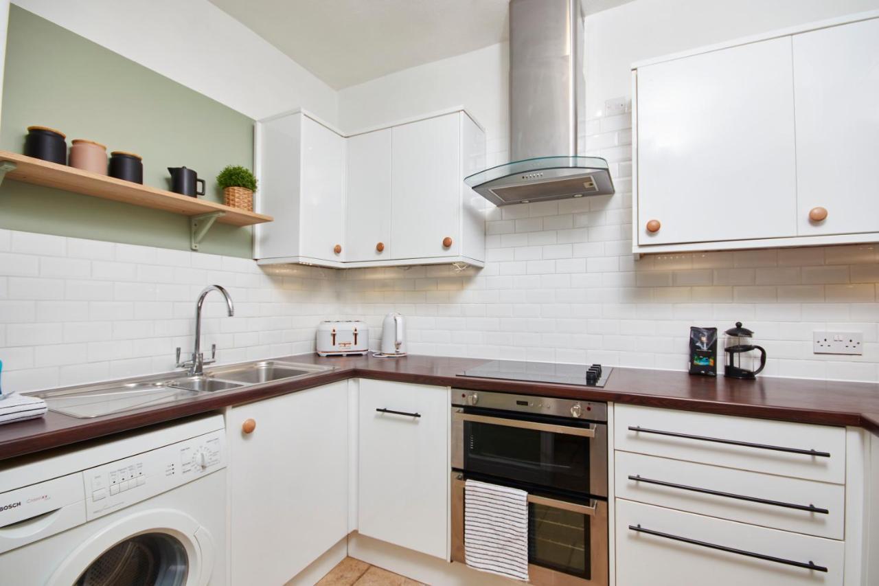 Wonderful Apartment in Bath wGarden - Sleeps 8 Buitenkant foto