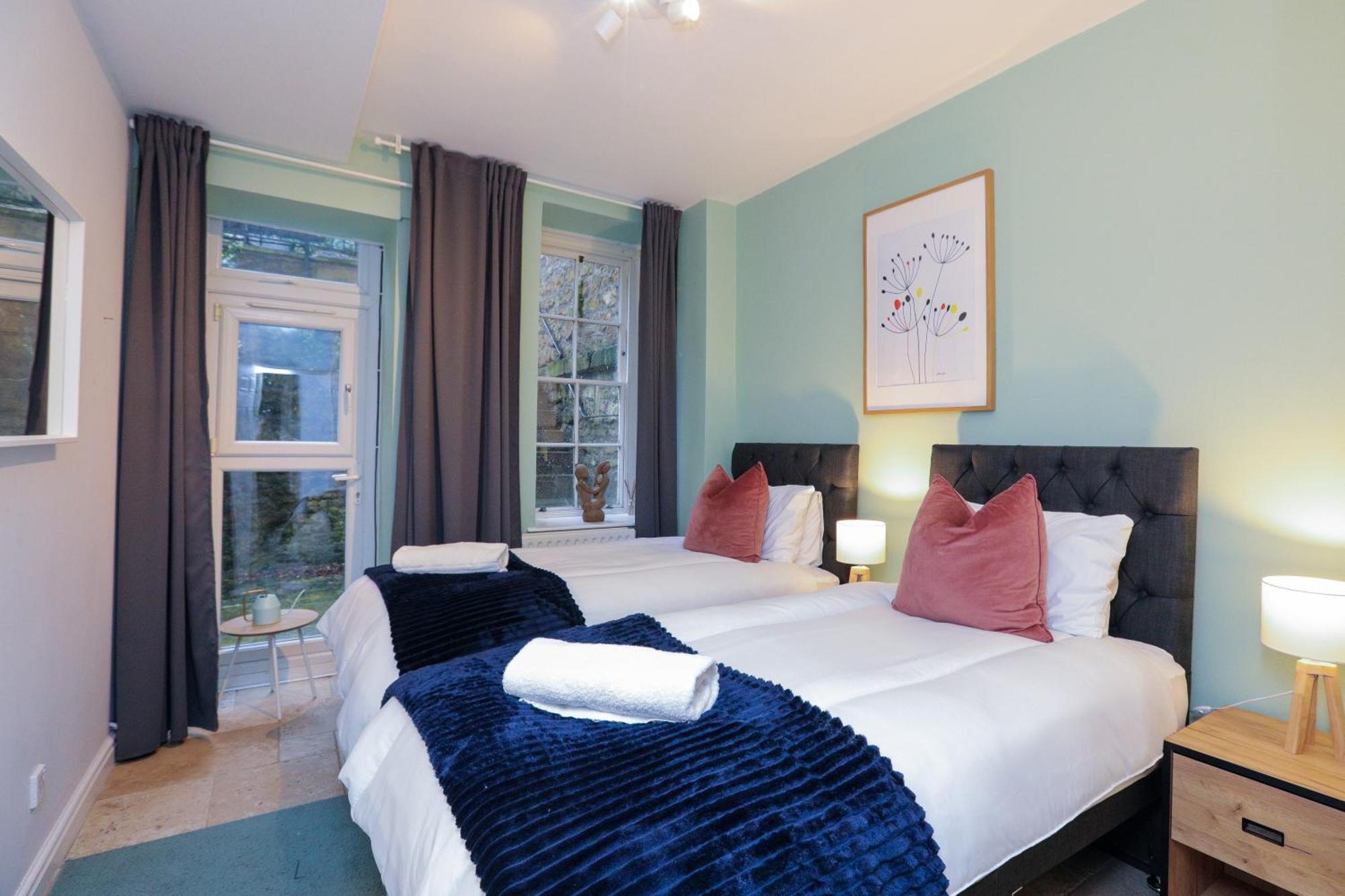 Wonderful Apartment in Bath wGarden - Sleeps 8 Buitenkant foto