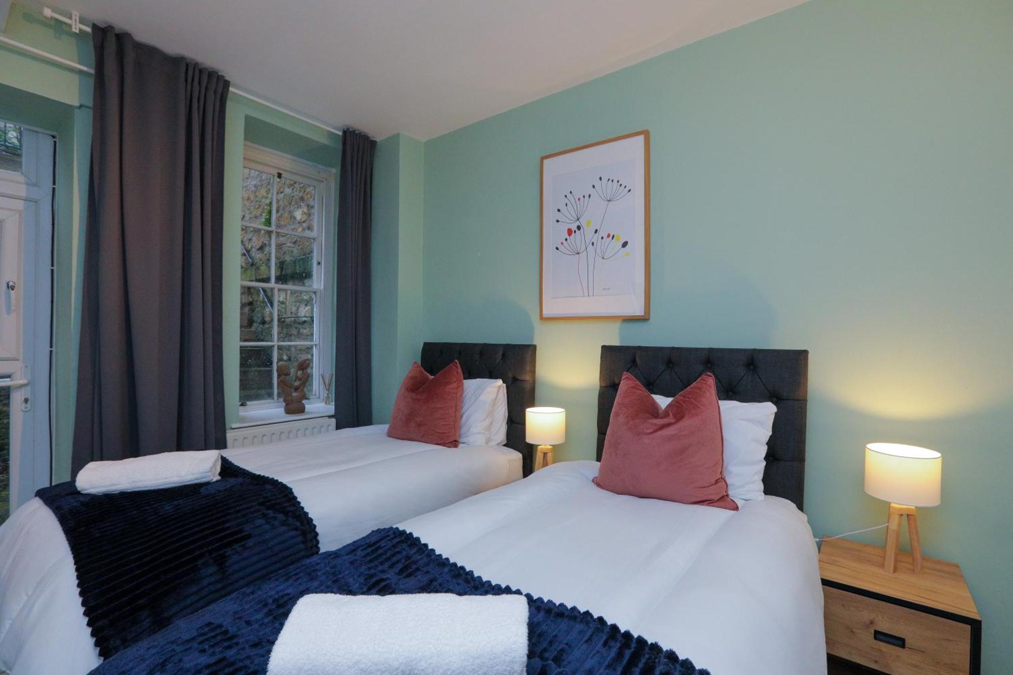 Wonderful Apartment in Bath wGarden - Sleeps 8 Buitenkant foto