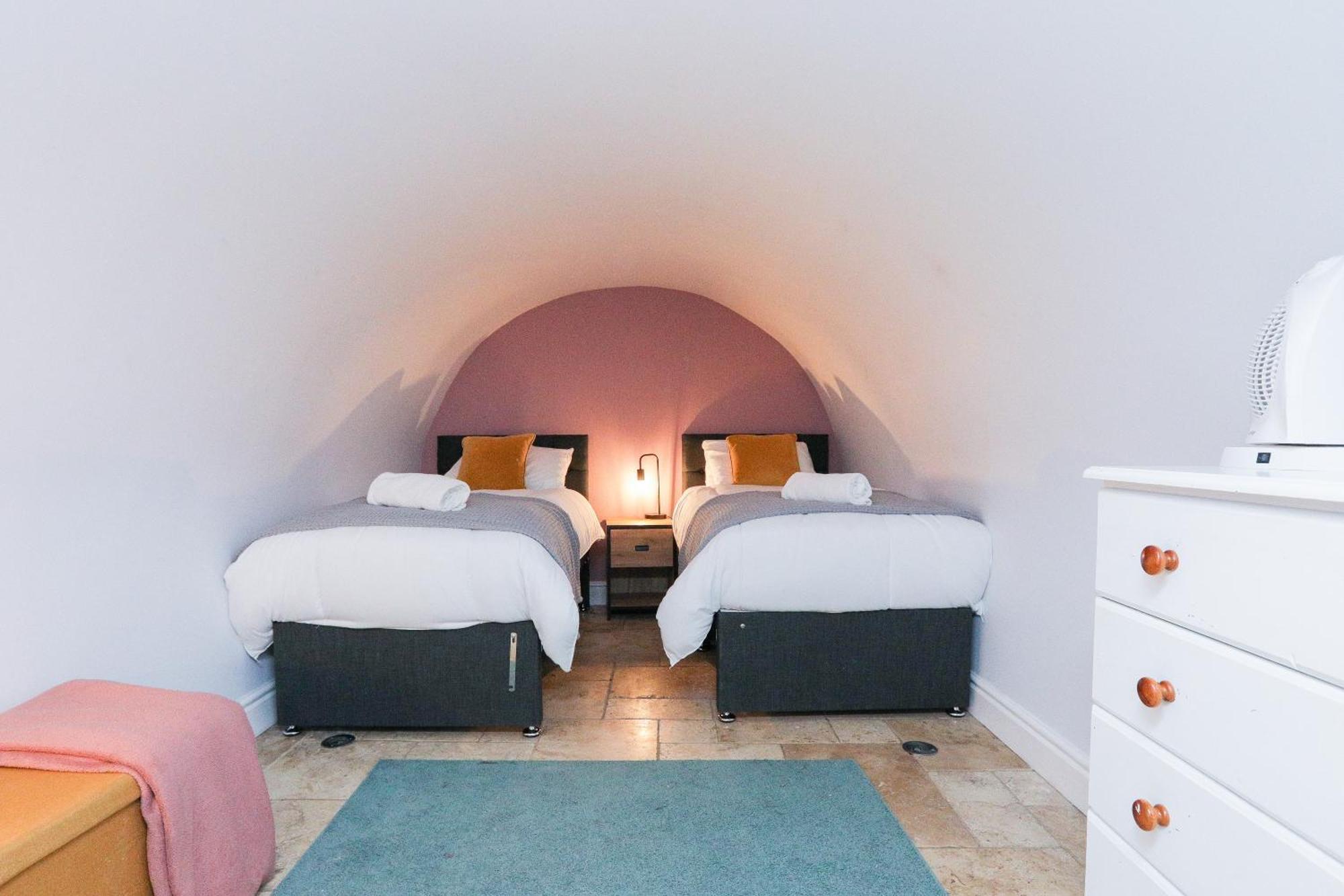 Wonderful Apartment in Bath wGarden - Sleeps 8 Buitenkant foto